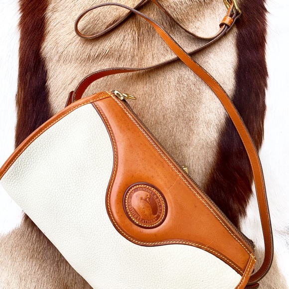 Dooney & Bourke Handbags - DOONEY & BOURKE vintage leather crossbody cream